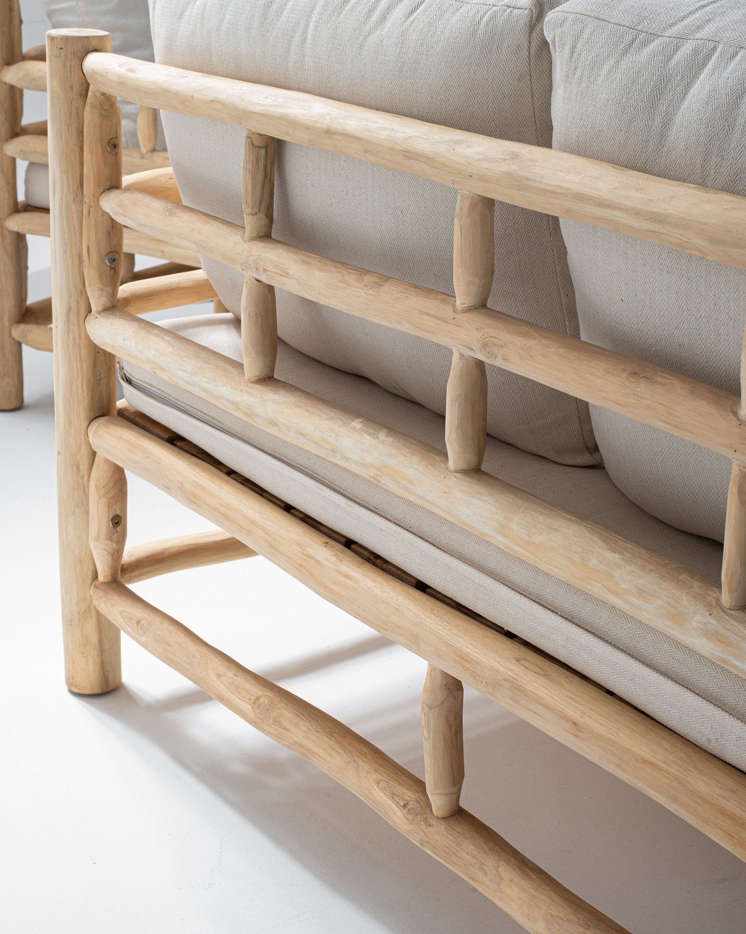 Nuriel teak brach set with cushion Thumbnail